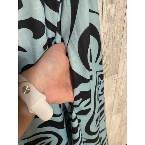 Dress with Peek-a-Boo Shoulders Size 3XL - Picture 4 of 6